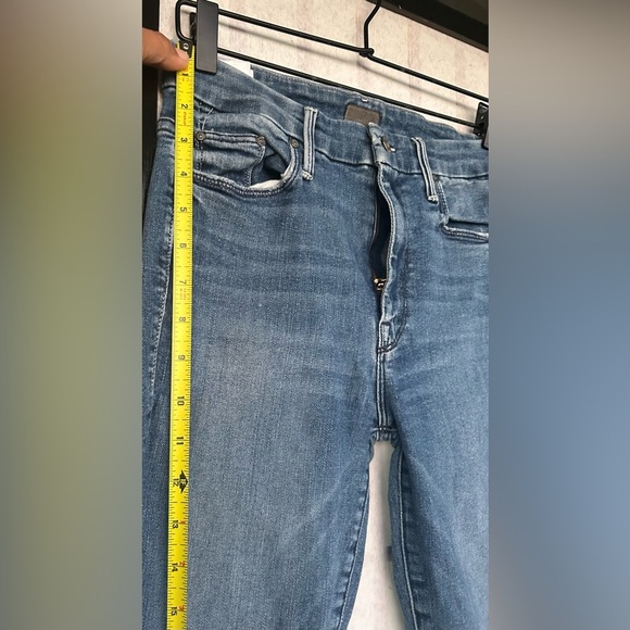 MOTHER Classic Blue Jeans The Looker Ankle Jeans in We The Animals
MOTHER - Picture 14 of 15